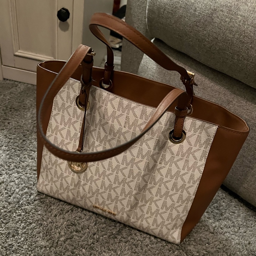 Micheal Kors Purse